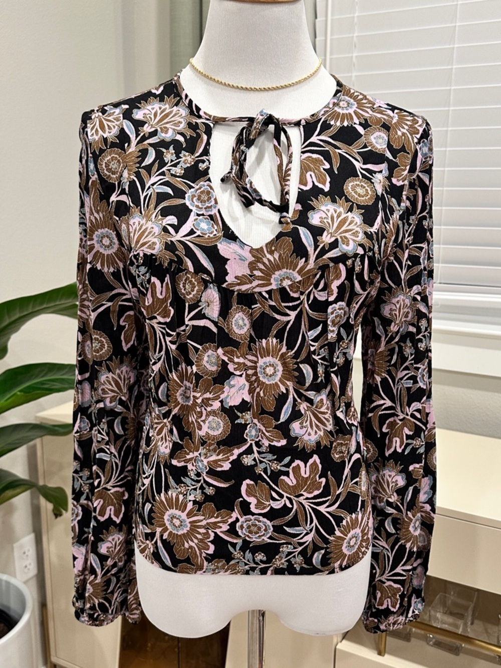 Tie-Neck Floral Long-Sleeve Top in Black and Taupe